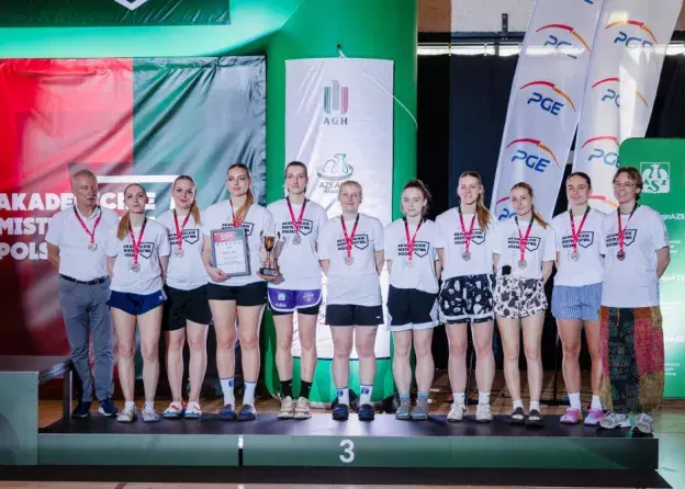 Brązowe medale koszykarek AZS UG